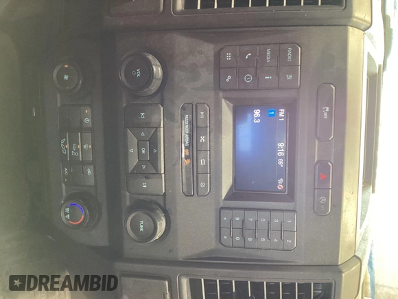 2019 Ford F-150 XL z VIN 1FTMF1CB0KKD36063, wystawiony jako IAAI lot #42459469 z przebiegiem 104 067 mil mil oraz . Historia ofert i sprzedaży dostępna na DreamBid. Obrazek 21.