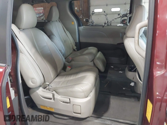 2013 Toyota Sienna XLE z VIN 5TDDK3DCXDS053048, wystawiony jako IAAI lot #42163668 z przebiegiem 104 765 mil mil oraz . Historia ofert i sprzedaży dostępna na DreamBid. Obrazek 8.