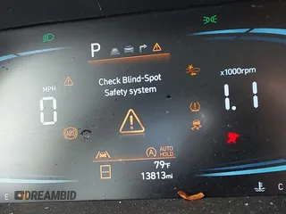 2025 Hyundai Palisade SEL z VIN KM8R24GE9SU861372, wystawiony jako IAAI lot #42079649 z przebiegiem 13 813 mil mil oraz . Historia ofert i sprzedaży dostępna na DreamBid. Obrazek 16.