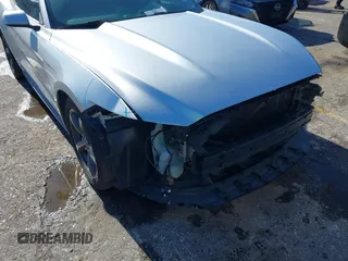 2015 Ford Mustang V6 z VIN 1FA6P8AM8F5369227, wystawiony jako IAAI lot #42607851 z przebiegiem 135 428 mil mil oraz . Historia ofert i sprzedaży dostępna na DreamBid. Obrazek 6.