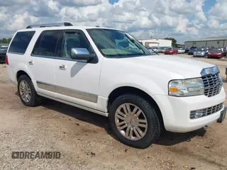 2010 Lincoln Navigator z VIN 5LMJJ2H56AEJ04552, wystawiony jako IAAI lot #42331816 z przebiegiem 85 972 mil mil oraz . Historia ofert i sprzedaży dostępna na DreamBid. Obrazek 1.