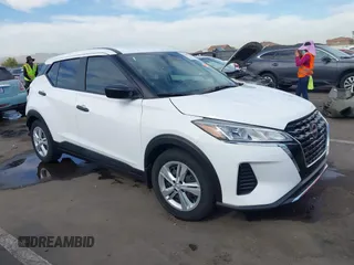2022 Nissan Kicks S z VIN 3N1CP5BV8NL513993, wystawiony jako IAAI lot #42349086 z przebiegiem 25 499 mil mil oraz . Historia ofert i sprzedaży dostępna na DreamBid. Obrazek 1.