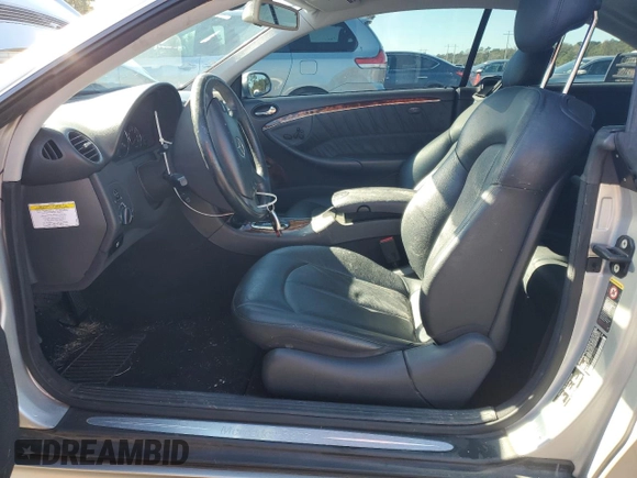2005 Mercedes-Benz CLK 500 z VIN WDBTJ75J05F139522, wystawiony jako Copart lot #80596524 z przebiegiem 95 997 mil mil oraz Szkody całkowita. Historia ofert i sprzedaży dostępna na DreamBid. Obrazek 7.