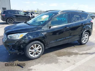 2018 Ford Escape SE z VIN 1FMCU9GD1JUD48846, wystawiony jako IAAI lot #42112952 z przebiegiem 117 580 mil mil oraz . Historia ofert i sprzedaży dostępna na DreamBid. Obrazek 6.