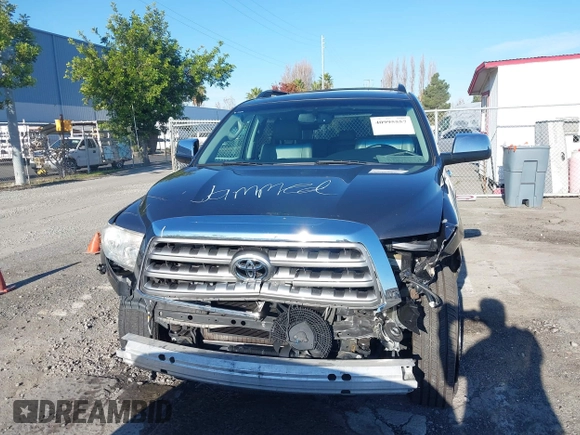 2016 Toyota Sequoia Limited with VIN 5TDJY5G16GS140022, listed as a IAAI auction lot 40995557 with 116,032 mi miles. Bid and sale history available at carsss.com. Image 6.