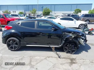 2016 Hyundai Veloster Turbo с VIN KMHTC6AE2GU288538, выставлен на аукционе IAAI как лот 42282122 с пробегом 83 231 миль миль и . История ставок и продаж доступна на DreamBid. Изображение 14.
