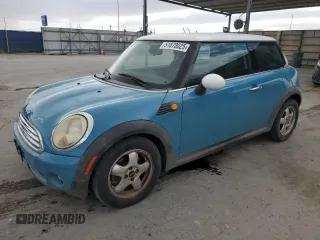 2008 MINI Hardtop with VIN WMWMF33508TT61387, listed as a Copart auction lot 51878025 with 125,101 mi miles and Clean Title. Bid and sale history available at DreamBid. Image 1.