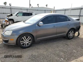 2006 Volkswagen Jetta 2.5L z VIN 3VWRF71K56M824321, wystawiony jako Copart lot #53541565 z przebiegiem 97 421 mil mil oraz Szkoda całkowita • Salvage title. Historia ofert i sprzedaży dostępna na DreamBid. Obrazek 1.