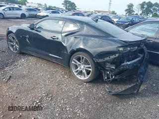 2020 Chevrolet Camaro 1LT z VIN 1G1FB1RX8L0115081, wystawiony jako IAAI lot #42081920 z przebiegiem 38 793 mil mil oraz . Historia ofert i sprzedaży dostępna na DreamBid. Obrazek 3.