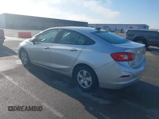 2017 Chevrolet Cruze LS z VIN 1G1BC5SM7H7244219, wystawiony jako IAAI lot #41905112 z przebiegiem 177 773 mil mil oraz . Historia ofert i sprzedaży dostępna na DreamBid. Obrazek 3.
