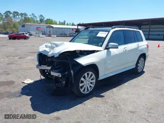 2010 Mercedes-Benz GLK-Class GLK 350 with VIN WDCGG5GB6AF352765, listed as a IAAI auction lot 41832692 with 135,933 mi miles. Bid and sale history available at carsss.com. Image 2.