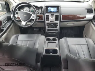 2010 Chrysler Town & Country Touring Plus z VIN 2A4RR8DX5AR493954, wystawiony jako Copart lot #58970835 z przebiegiem 51 374 mil mil oraz Czysty tytuł • Clean title. Historia ofert i sprzedaży dostępna na DreamBid. Obrazek 8.