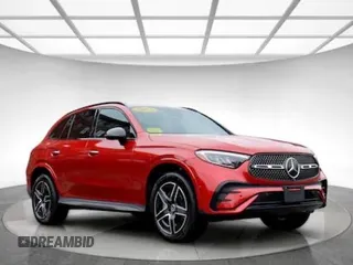 2023 Mercedes-Benz GLC 300 z VIN W1NKM4HB0PU021XXX, wystawiony jako Copart lot #57775985 z przebiegiem 8 192 mil mil oraz Czysty tytuł • Clean title. Historia ofert i sprzedaży dostępna na DreamBid. Obrazek 1.