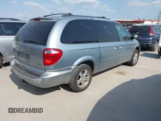2005 Dodge Caravan SXT with VIN 2D4GP44L25R585797, listed as a IAAI auction lot 42025550 with 232,161 mi miles. Bid and sale history available at carsss.com. Image 4.