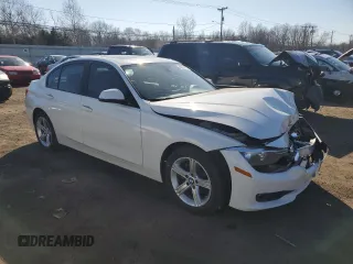2015 BMW 3 Series 328i xDrive с VIN WBA3B5C53FP654421, выставлен на аукционе Copart как лот 48390165 с пробегом 92 338 миль миль и На запчасти • Non repairable. История ставок и продаж доступна на DreamBid. Изображение 4.