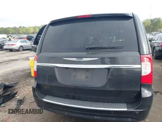 2014 Chrysler Town & Country Touring-L with VIN 2C4RC1CG5ER347141, listed as a IAAI auction lot 41948572 with 133,495 mi miles. Bid and sale history available at carsss.com. Image 16.