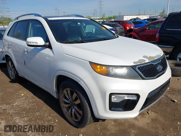 2013 Kia Sorento SX with VIN 5XYKW4A21DG360070, listed as a IAAI auction lot 42120968 with 196,932 mi miles. Bid and sale history available at carsss.com. Image 1.