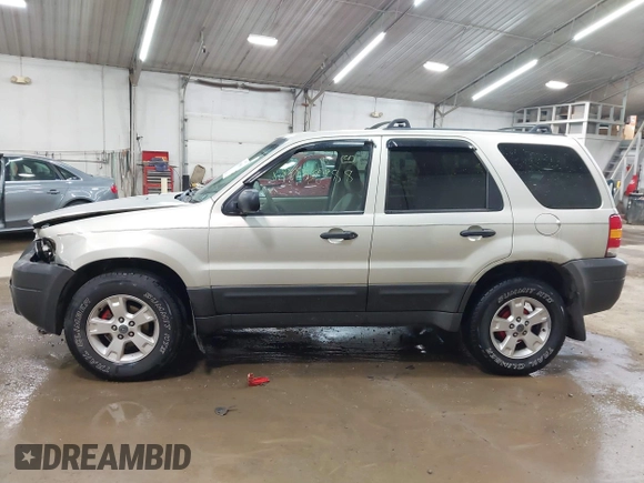 2005 Ford Escape XLT with VIN 1FMYU03115KA29039, listed as a IAAI auction lot 42159988 with 240,047 mi miles and . Bid and sale history available at DreamBid. Image 14.