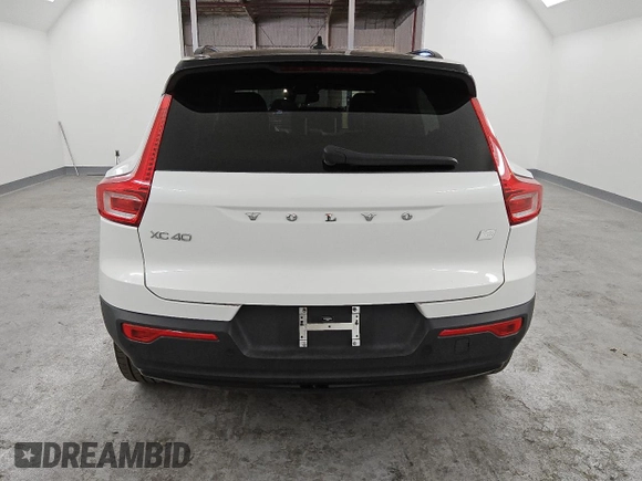 2022 Volvo XC40 Twin Plus z VIN YV4ED3UR2N2687964, wystawiony jako Copart lot #42171375 z przebiegiem 30 232 mil mil oraz Czysty tytuł • Clean title. Historia ofert i sprzedaży dostępna na DreamBid. Obrazek 6.