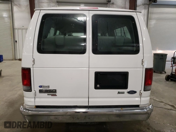 2010 Ford Econoline Passenger XL z VIN 1FBSS3BL8ADA62210, wystawiony jako Copart lot #69939574 z przebiegiem 111 593 mil mil oraz Szkoda całkowita • Salvage title. Historia ofert i sprzedaży dostępna na DreamBid. Obrazek 6.