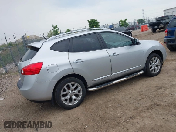 2011 Nissan Rogue SV z VIN JN8AS5MV8BW679232, wystawiony jako IAAI lot #42508786 z przebiegiem 129 632 mil mil oraz . Historia ofert i sprzedaży dostępna na DreamBid. Obrazek 4.