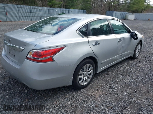 2015 Nissan Altima 2.5 S with VIN 1N4AL3AP3FC491833, listed as a IAAI auction lot 42050489 with 92,985 mi miles. Bid and sale history available at carsss.com. Image 4.