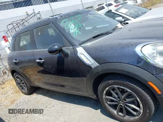 2016 MINI Countryman with VIN WMWZB3C55GWR46917, listed as a IAAI auction lot 42421995 with 23,157 mi miles and . Bid and sale history available at DreamBid. Image 14.
