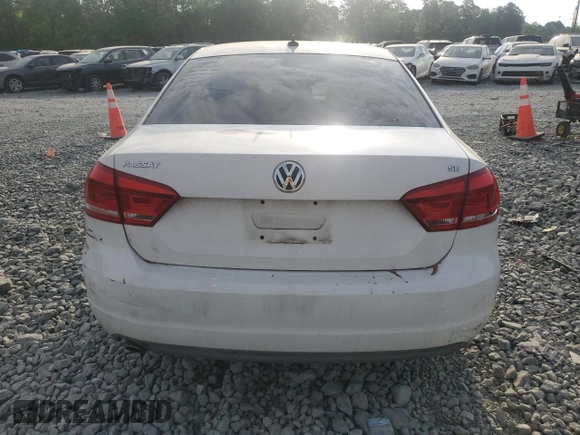 2012 Volkswagen Passat SE z VIN 1VWBP7A35CC084970, wystawiony jako Copart lot #54491265 z przebiegiem 75 497 mil mil oraz Szkoda całkowita • Salvage title. Historia ofert i sprzedaży dostępna na DreamBid. Obrazek 6.