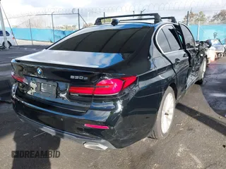 2021 BMW 5 Series 530e with VIN WBA13AG07MCF87003, listed as a IAAI auction lot 41550152 with 52,214 mi miles and . Bid and sale history available at carsss.com. Image 4.