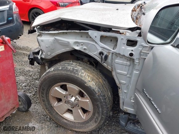 2005 Toyota 4Runner SR5 with VIN JTEZU14R050058848, listed as a IAAI auction lot 41764430 with 189,902 mi miles. Bid and sale history available at carsss.com. Image 6.