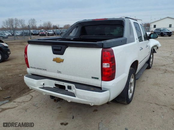 2010 Chevrolet Avalanche LTZ with VIN 3GNVKGE09AG223532, listed as a IAAI auction lot 41648175 with 173,969 mi miles. Bid and sale history available at carsss.com. Image 4.