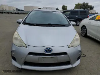 2013 Toyota Prius c One with VIN JTDKDTB30D1543225, listed as a Copart auction lot 42200855 with 206,673 mi miles and Clean Title. Bid and sale history available at carsss.com. Image 5.