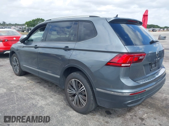 2024 Volkswagen Tiguan Wolfsburg Edition z VIN 3VV6B7AX3RM228613, wystawiony jako IAAI lot #41904996 z przebiegiem 3 129 mil mil oraz . Historia ofert i sprzedaży dostępna na DreamBid. Obrazek 3.