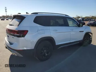 2024 Volkswagen Atlas Peak Edition SEL with VIN 1V2GR2CA5RC555587, listed as a Copart auction lot 79691804 with 5,318 mi miles and Salvage title. Bid and sale history available at DreamBid. Image 3.
