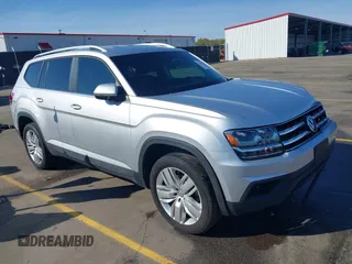2019 Volkswagen Atlas SE z VIN 1V2UR2CA9KC527512, wystawiony jako IAAI lot #41882212 z przebiegiem 102 765 mil mil oraz . Historia ofert i sprzedaży dostępna na DreamBid. Obrazek 1.