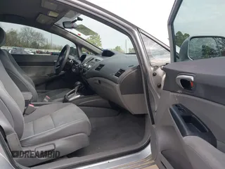 2006 Honda Civic LX z VIN 1HGFA16546L005713, wystawiony jako IAAI lot #41554770 z przebiegiem 110 545 mil mil oraz . Historia ofert i sprzedaży dostępna na DreamBid. Obrazek 5.