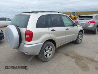 2005 Toyota RAV4 with VIN JTEGD20V750095850, listed as a IAAI auction lot 42131615 with 172,052 mi miles. Bid and sale history available at carsss.com. Image 4.