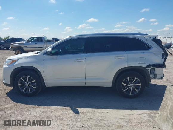2018 Toyota Highlander SE with VIN 5TDKZRFH8JS548391, listed as a IAAI auction lot 42227742 with 79,782 mi miles and . Bid and sale history available at DreamBid. Image 15.