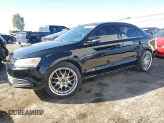 2014 Volkswagen Jetta Sedan SE w/Connectivity with VIN 3VWD07AJ3EM354078, listed as a Copart auction lot 44766995 with 137,117 mi miles and Clean Title. Bid and sale history available at carsss.com. Image 1.