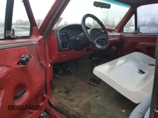 1992 Ford F-250 с VIN 1FTHX26GXNKB43435, выставлен на аукционе Copart как лот 84266234 с пробегом 201 539 миль миль и Списание • Salvage title. История ставок и продаж доступна на DreamBid. Изображение 8.