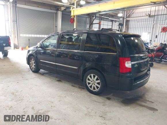 2011 Chrysler Town & Country Touring L z VIN 2A4RR8DG5BR746207, wystawiony jako IAAI lot #42375129 z przebiegiem 226 660 mil mil oraz . Historia ofert i sprzedaży dostępna na DreamBid. Obrazek 3.