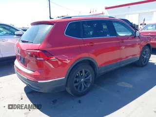 2024 Volkswagen Tiguan SE with VIN 3VV2B7AXXRM096755, listed as a IAAI auction lot 41968698 with 20,909 mi miles and . Bid and sale history available at DreamBid. Image 4.