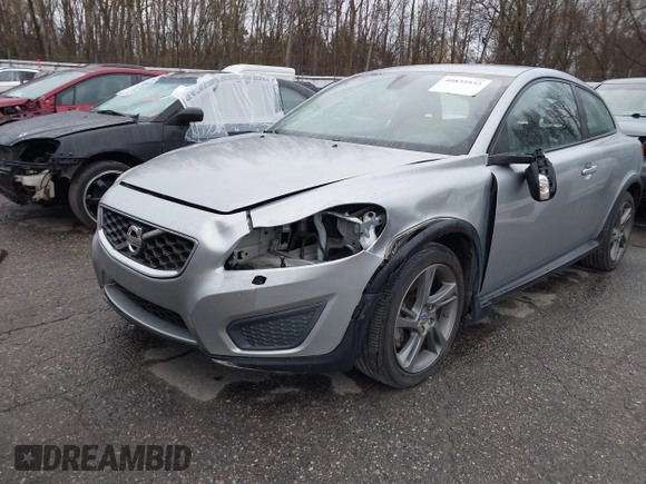 2013 Volvo C30 T5 z VIN YV1672MK7D2305755, wystawiony jako IAAI lot #40835932 z przebiegiem 93 975 mil mil oraz . Historia ofert i sprzedaży dostępna na DreamBid. Obrazek 17.