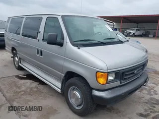 2003 Ford Econoline Passenger XL with VIN 1FBSS31L13HB42090, listed as a IAAI auction lot 41517752 with 77,041 mi miles. Bid and sale history available at carsss.com. Image 1.