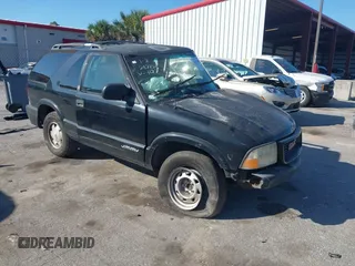 2001 GMC Jimmy SLS Base with VIN 1GKCS18W11K101127, listed as a IAAI auction lot 41534081 with 124,657 mi miles. Bid and sale history available at carsss.com. Image 1.