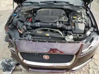 2016 Jaguar XF 35t Prestige with VIN SAJBE4BV3GCY18665, listed as a Copart auction lot 41925005 with 100,530 mi miles and Salvage Title. Bid and sale history available at carsss.com. Image 11.