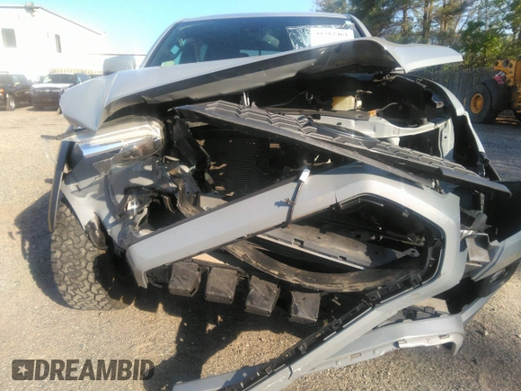 2020 Toyota Tacoma SR5 z VIN 3TMCZ5AN6LM330074, wystawiony jako IAAI lot #41982461 z przebiegiem 43 756 mil mil oraz . Historia ofert i sprzedaży dostępna na DreamBid. Obrazek 6.