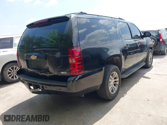 2008 Chevrolet Suburban LT w/3LT with VIN 3GNFC16058G193730, listed as a IAAI auction lot 42047303 with 166,140 mi miles. Bid and sale history available at carsss.com. Image 4.