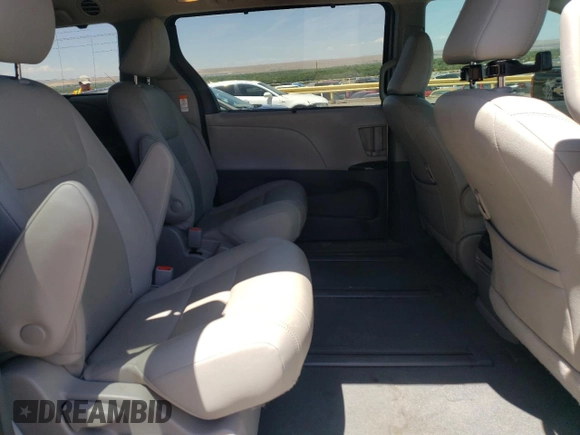 2020 Toyota Sienna XLE z VIN 5TDDZ3DC6LS228289, wystawiony jako Copart lot #57181645 z przebiegiem 69 830 mil mil oraz Szkoda całkowita • Salvage title. Historia ofert i sprzedaży dostępna na DreamBid. Obrazek 11.