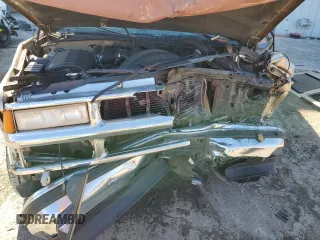 1999 Chevrolet Suburban with VIN 1GNEC16R3XJ361999, listed as a Copart auction lot 43175695 with 0 mi miles and Non Repairable. Bid and sale history available at carsss.com. Image 11.